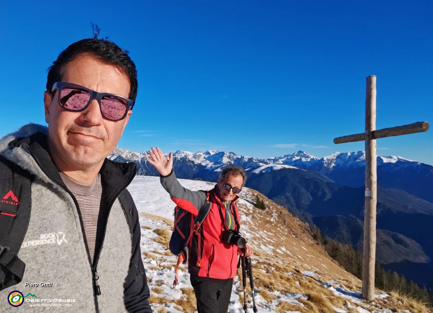 57 Al ligneo grande crocione con vista in Orobie (Arera-Menna).jpg